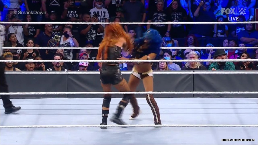 WWE_Supersized_SmackDown_2021_10_15_720p_HDTV_x264-NWCHD_mp4_006244248.jpg