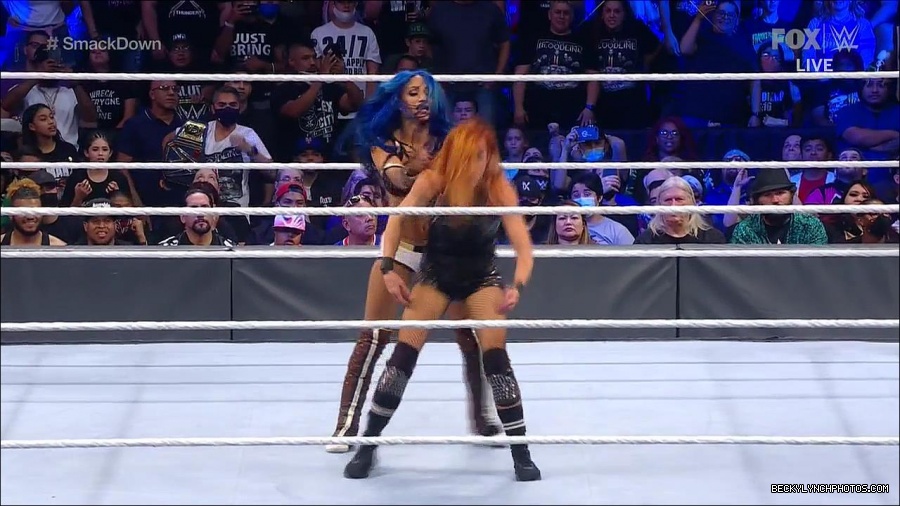 WWE_Supersized_SmackDown_2021_10_15_720p_HDTV_x264-NWCHD_mp4_006244849.jpg