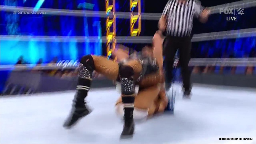 WWE_Supersized_SmackDown_2021_10_15_720p_HDTV_x264-NWCHD_mp4_006246651.jpg
