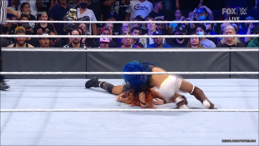 WWE_Supersized_SmackDown_2021_10_15_720p_HDTV_x264-NWCHD_mp4_006247852.jpg