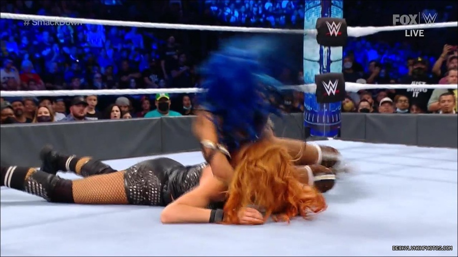 WWE_Supersized_SmackDown_2021_10_15_720p_HDTV_x264-NWCHD_mp4_006248453.jpg