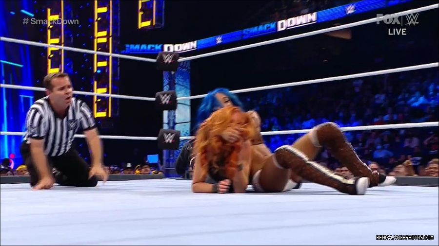 WWE_Supersized_SmackDown_2021_10_15_720p_HDTV_x264-NWCHD_mp4_006250254.jpg