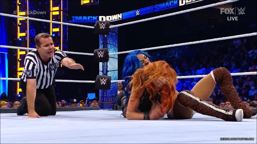WWE_Supersized_SmackDown_2021_10_15_720p_HDTV_x264-NWCHD_mp4_006251456.jpg