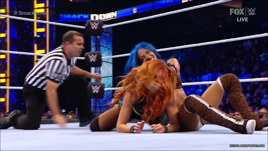 WWE_Supersized_SmackDown_2021_10_15_720p_HDTV_x264-NWCHD_mp4_006252056.jpg