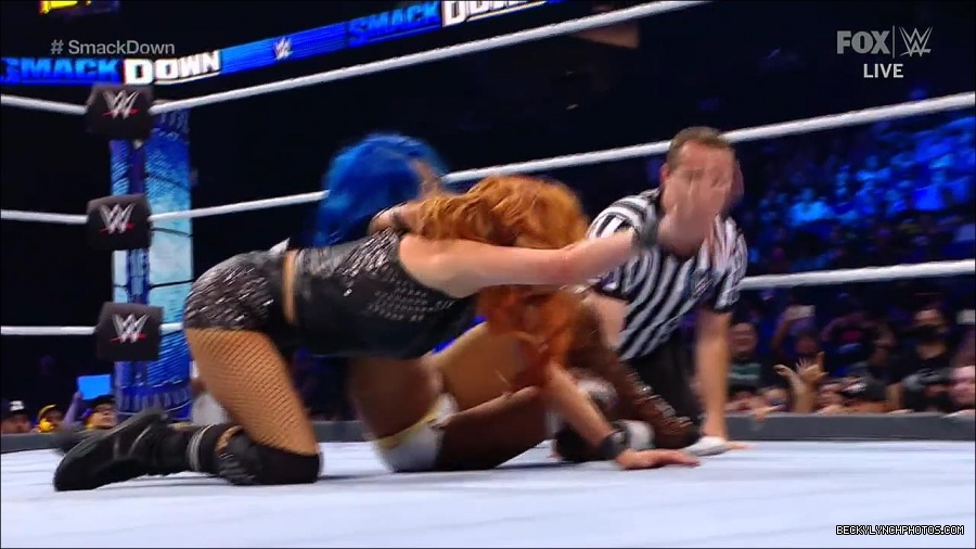 WWE_Supersized_SmackDown_2021_10_15_720p_HDTV_x264-NWCHD_mp4_006255059.jpg