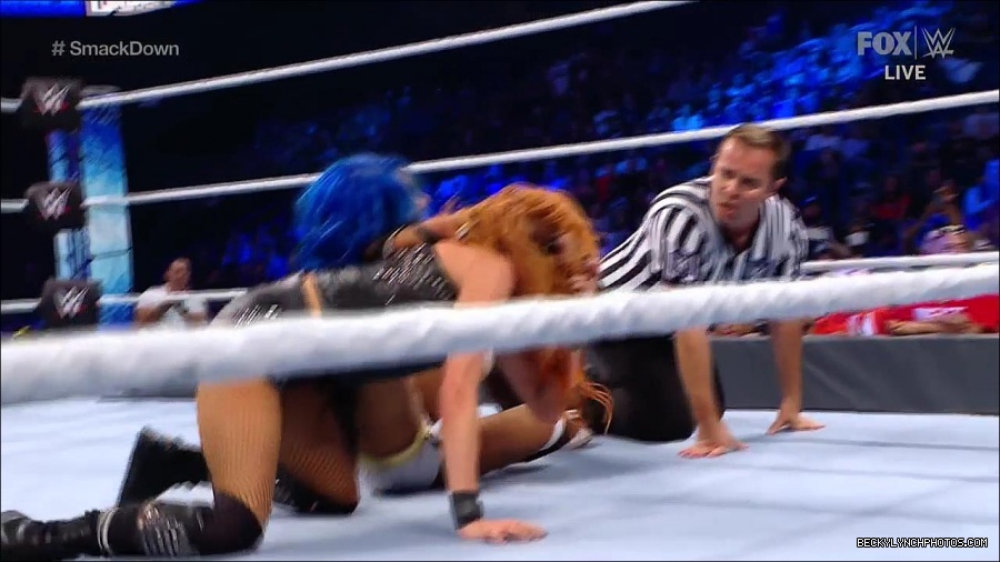 WWE_Supersized_SmackDown_2021_10_15_720p_HDTV_x264-NWCHD_mp4_006256260.jpg