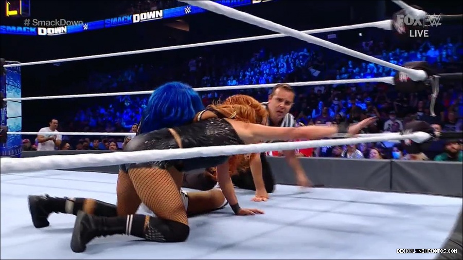 WWE_Supersized_SmackDown_2021_10_15_720p_HDTV_x264-NWCHD_mp4_006258062.jpg