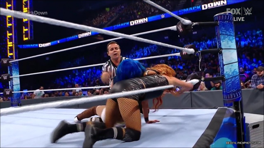 WWE_Supersized_SmackDown_2021_10_15_720p_HDTV_x264-NWCHD_mp4_006259263.jpg