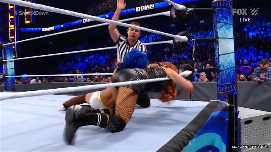 WWE_Supersized_SmackDown_2021_10_15_720p_HDTV_x264-NWCHD_mp4_006259864.jpg