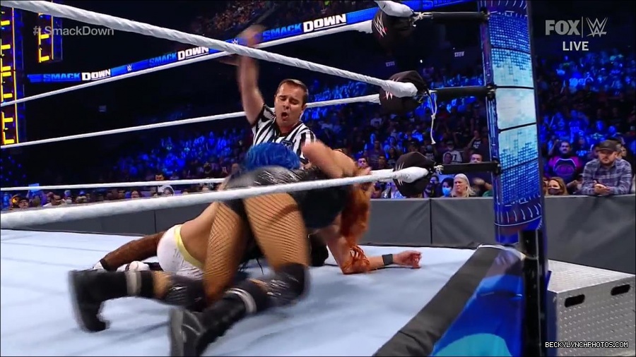 WWE_Supersized_SmackDown_2021_10_15_720p_HDTV_x264-NWCHD_mp4_006260465.jpg