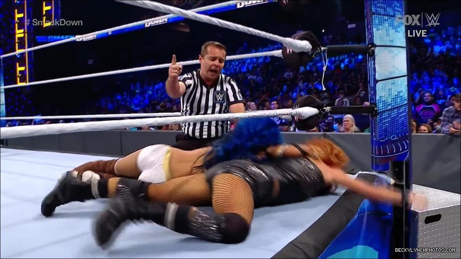 WWE_Supersized_SmackDown_2021_10_15_720p_HDTV_x264-NWCHD_mp4_006261065.jpg