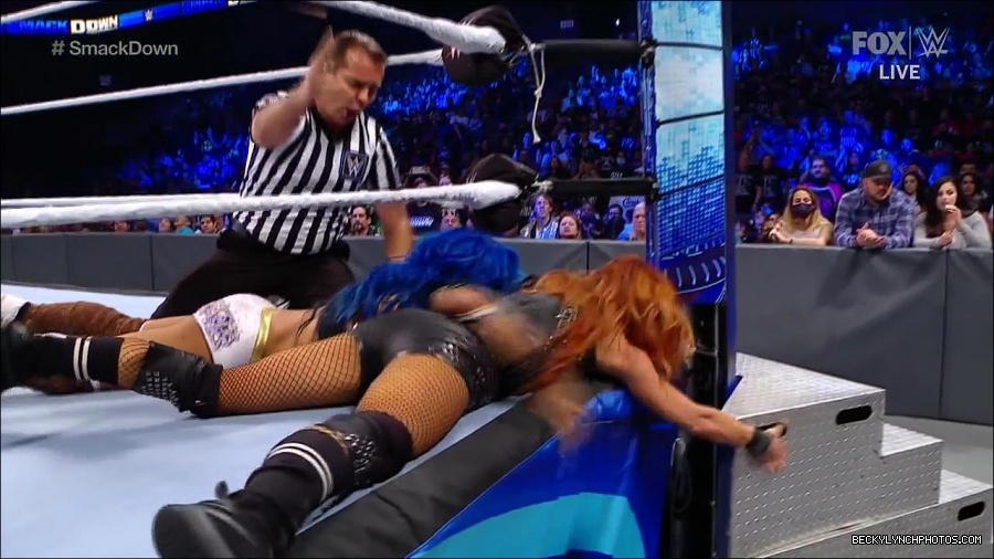 WWE_Supersized_SmackDown_2021_10_15_720p_HDTV_x264-NWCHD_mp4_006262266.jpg