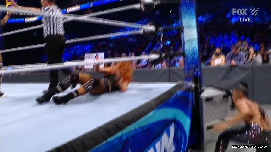 WWE_Supersized_SmackDown_2021_10_15_720p_HDTV_x264-NWCHD_mp4_006266471.jpg