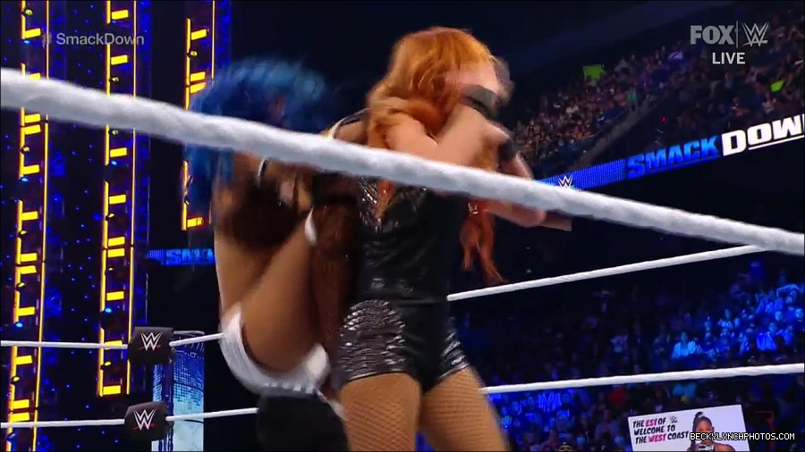 WWE_Supersized_SmackDown_2021_10_15_720p_HDTV_x264-NWCHD_mp4_006270675.jpg