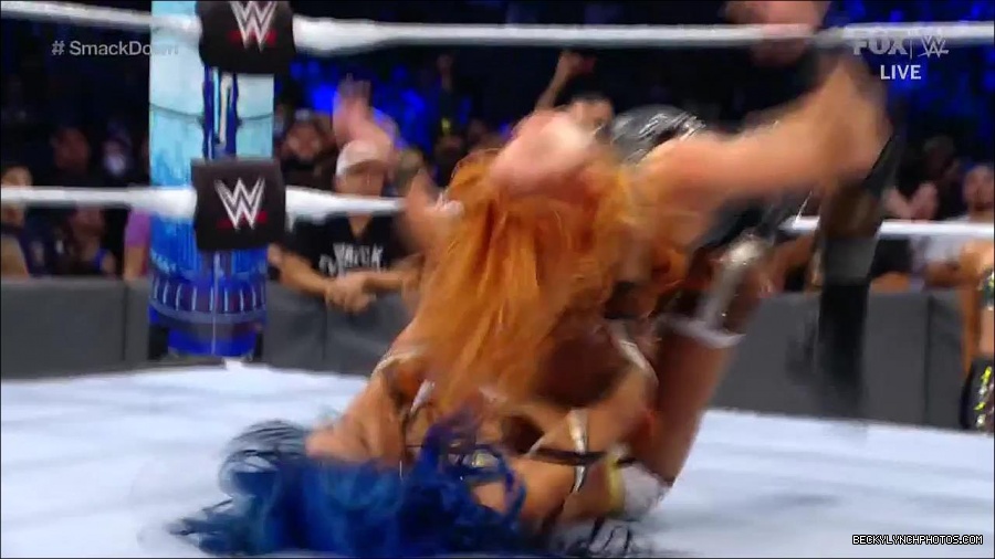 WWE_Supersized_SmackDown_2021_10_15_720p_HDTV_x264-NWCHD_mp4_006271275.jpg