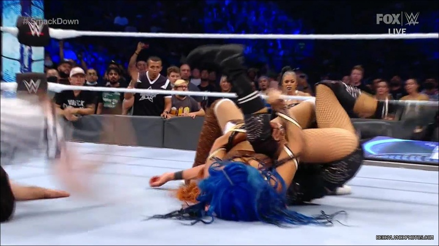 WWE_Supersized_SmackDown_2021_10_15_720p_HDTV_x264-NWCHD_mp4_006273678.jpg