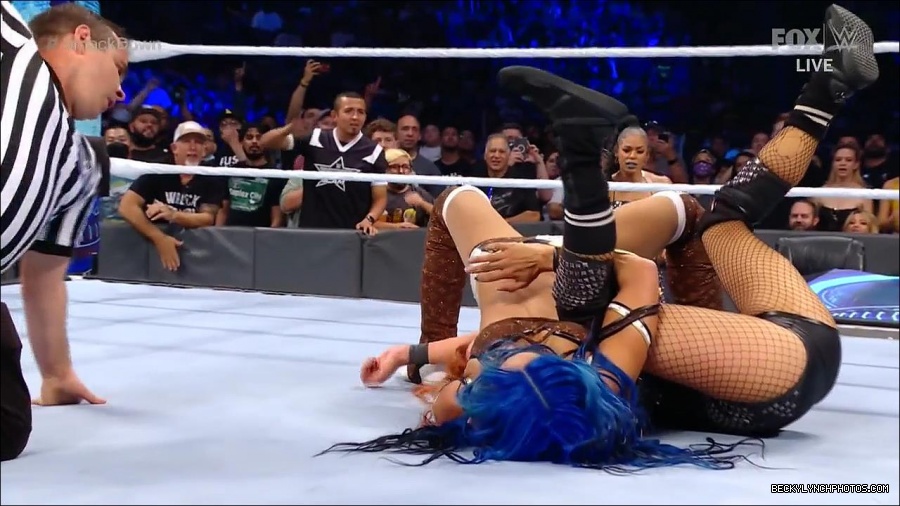 WWE_Supersized_SmackDown_2021_10_15_720p_HDTV_x264-NWCHD_mp4_006274278.jpg