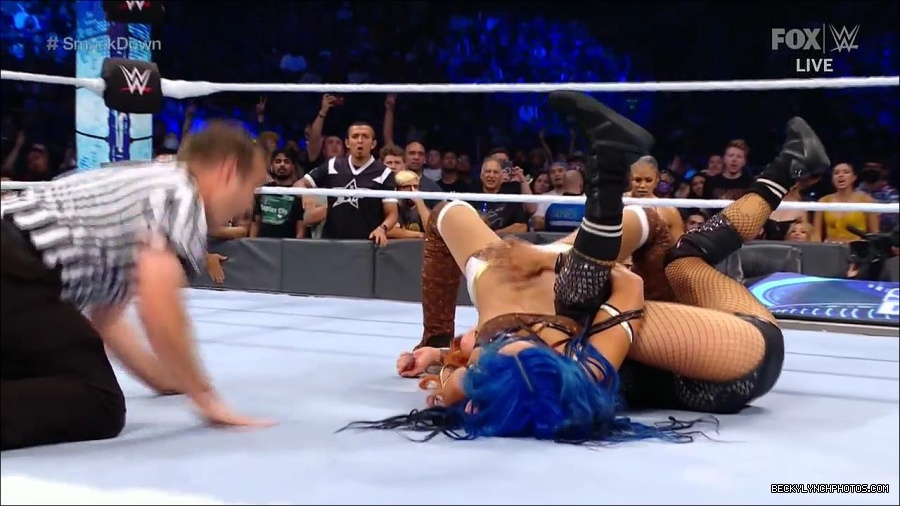 WWE_Supersized_SmackDown_2021_10_15_720p_HDTV_x264-NWCHD_mp4_006274879.jpg