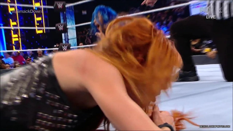 WWE_Supersized_SmackDown_2021_10_15_720p_HDTV_x264-NWCHD_mp4_006282687.jpg