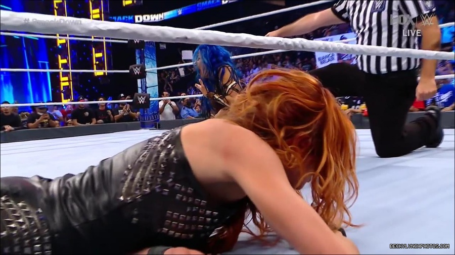 WWE_Supersized_SmackDown_2021_10_15_720p_HDTV_x264-NWCHD_mp4_006283287.jpg
