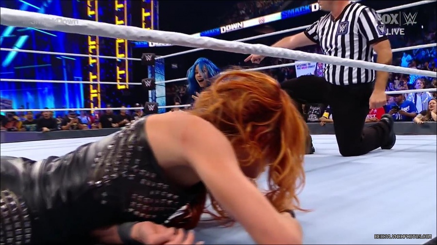 WWE_Supersized_SmackDown_2021_10_15_720p_HDTV_x264-NWCHD_mp4_006283888.jpg