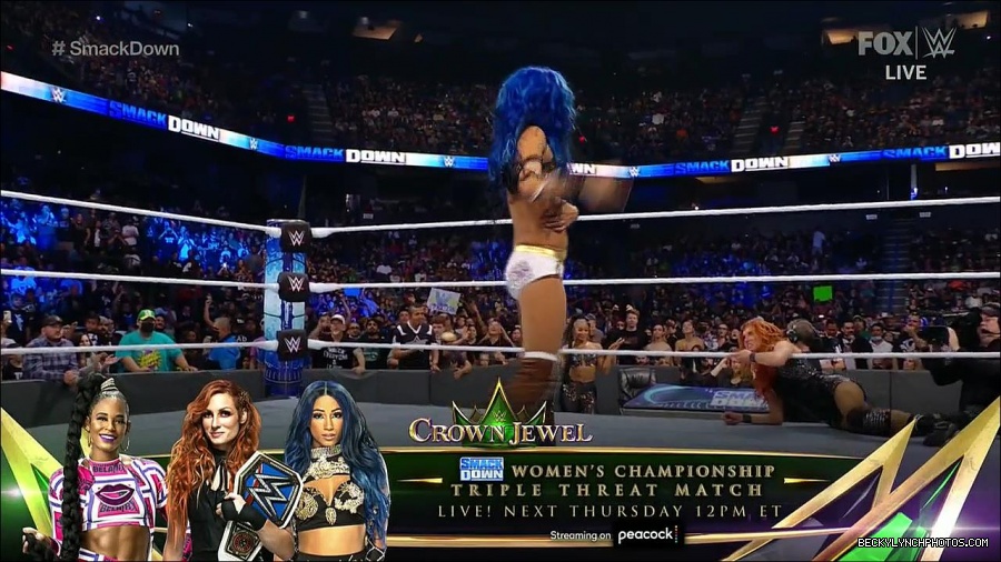 WWE_Supersized_SmackDown_2021_10_15_720p_HDTV_x264-NWCHD_mp4_006303107.jpg