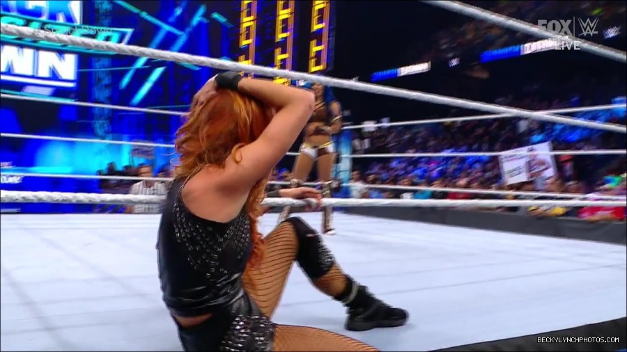 WWE_Supersized_SmackDown_2021_10_15_720p_HDTV_x264-NWCHD_mp4_006315720.jpg