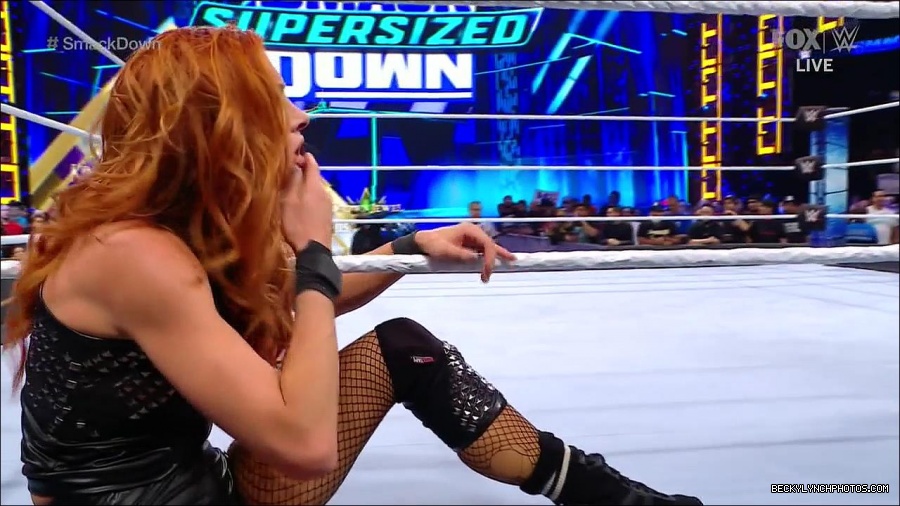 WWE_Supersized_SmackDown_2021_10_15_720p_HDTV_x264-NWCHD_mp4_006323528.jpg