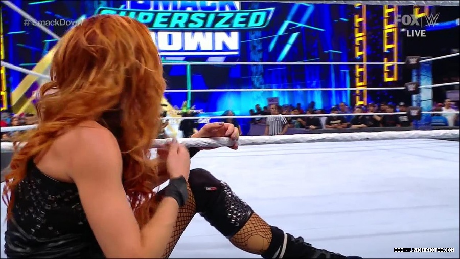 WWE_Supersized_SmackDown_2021_10_15_720p_HDTV_x264-NWCHD_mp4_006324128.jpg