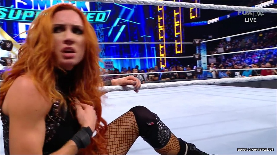 WWE_Supersized_SmackDown_2021_10_15_720p_HDTV_x264-NWCHD_mp4_006325329.jpg