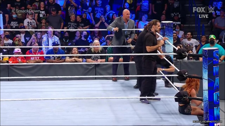 WWE_Supersized_SmackDown_2021_10_15_720p_HDTV_x264-NWCHD_mp4_006332537.jpg