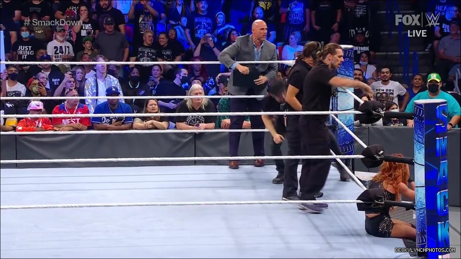 WWE_Supersized_SmackDown_2021_10_15_720p_HDTV_x264-NWCHD_mp4_006333137.jpg