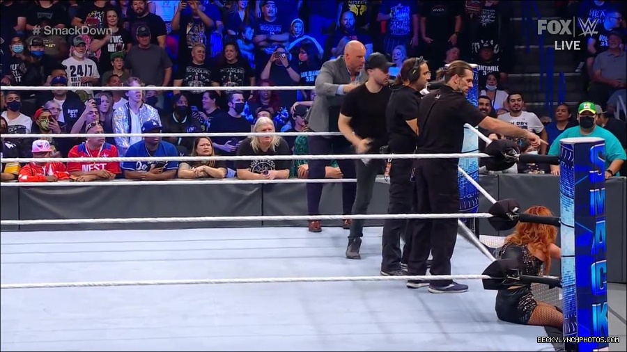 WWE_Supersized_SmackDown_2021_10_15_720p_HDTV_x264-NWCHD_mp4_006333738.jpg