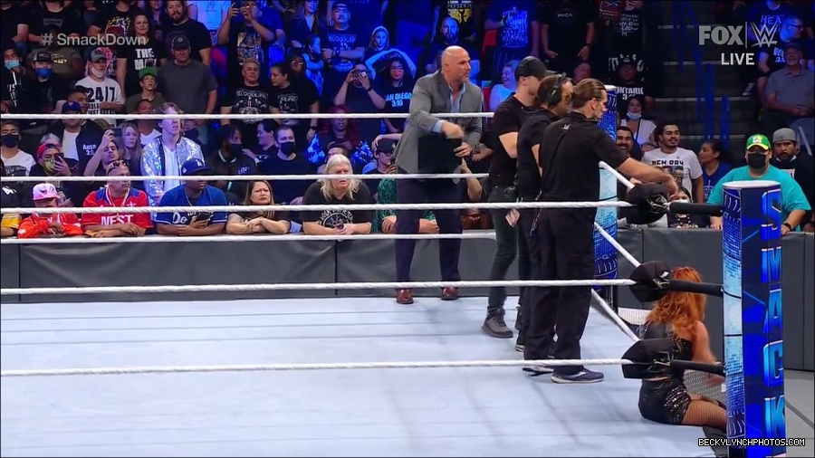 WWE_Supersized_SmackDown_2021_10_15_720p_HDTV_x264-NWCHD_mp4_006334338.jpg