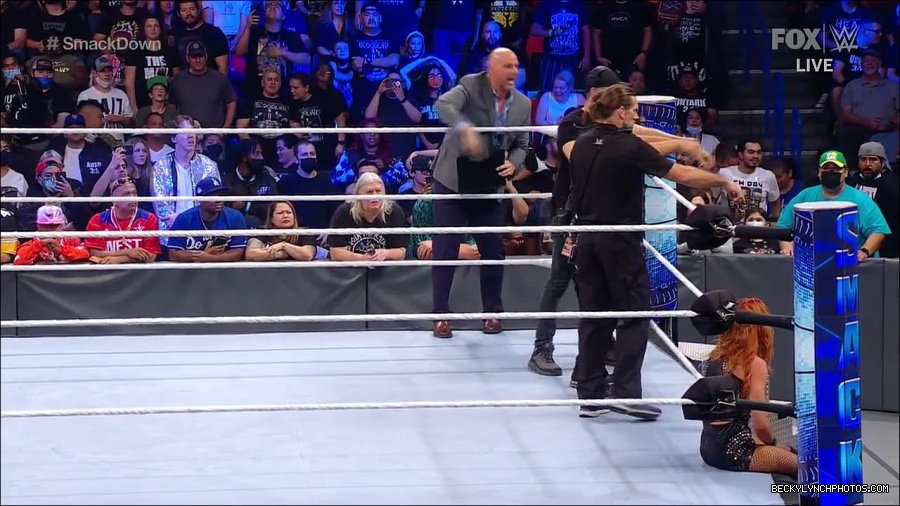 WWE_Supersized_SmackDown_2021_10_15_720p_HDTV_x264-NWCHD_mp4_006334939.jpg