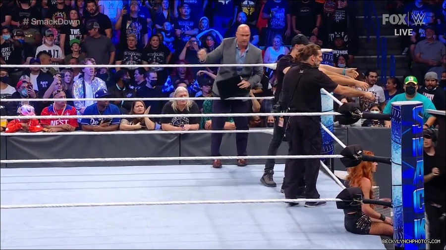 WWE_Supersized_SmackDown_2021_10_15_720p_HDTV_x264-NWCHD_mp4_006335540.jpg