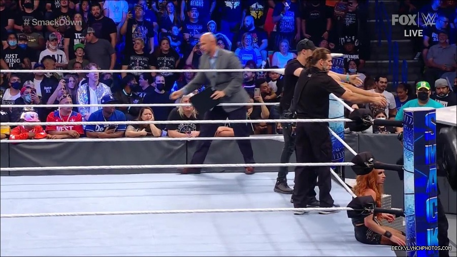 WWE_Supersized_SmackDown_2021_10_15_720p_HDTV_x264-NWCHD_mp4_006336140.jpg
