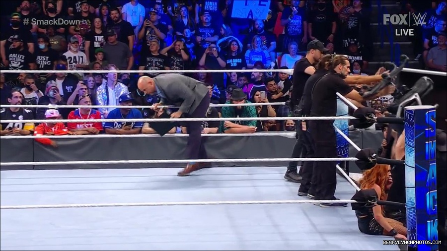 WWE_Supersized_SmackDown_2021_10_15_720p_HDTV_x264-NWCHD_mp4_006337341.jpg