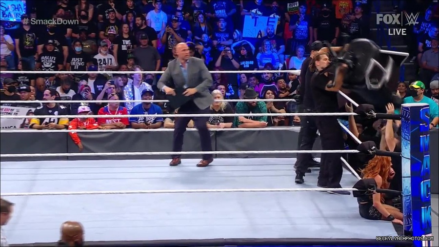 WWE_Supersized_SmackDown_2021_10_15_720p_HDTV_x264-NWCHD_mp4_006338543.jpg