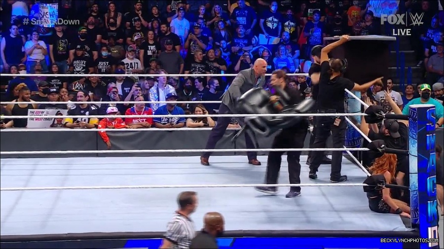 WWE_Supersized_SmackDown_2021_10_15_720p_HDTV_x264-NWCHD_mp4_006339744.jpg