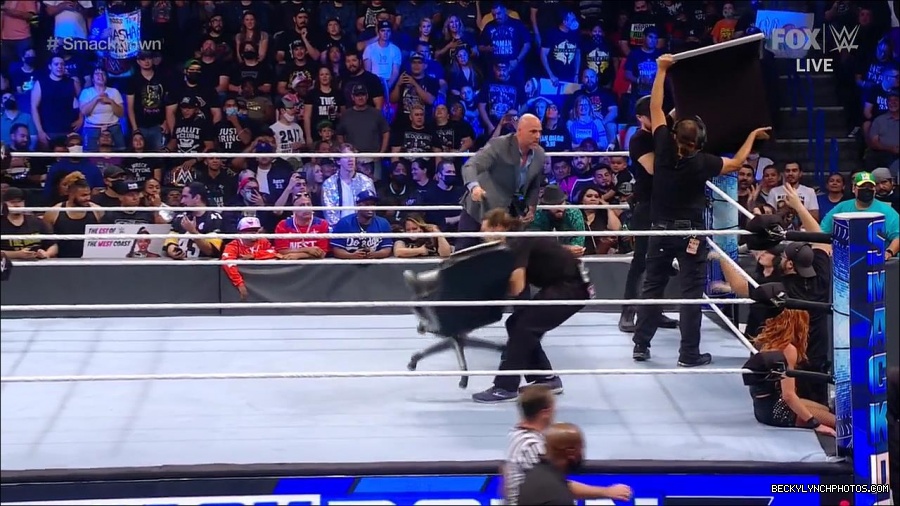 WWE_Supersized_SmackDown_2021_10_15_720p_HDTV_x264-NWCHD_mp4_006340344.jpg