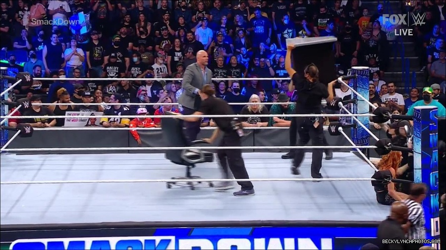 WWE_Supersized_SmackDown_2021_10_15_720p_HDTV_x264-NWCHD_mp4_006341546.jpg