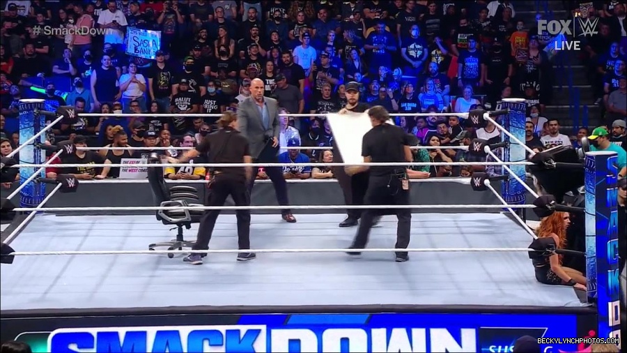 WWE_Supersized_SmackDown_2021_10_15_720p_HDTV_x264-NWCHD_mp4_006342747.jpg