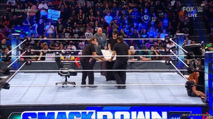 WWE_Supersized_SmackDown_2021_10_15_720p_HDTV_x264-NWCHD_mp4_006343347.jpg