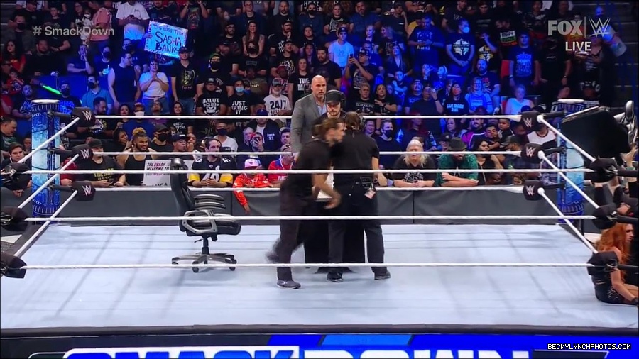 WWE_Supersized_SmackDown_2021_10_15_720p_HDTV_x264-NWCHD_mp4_006343948.jpg