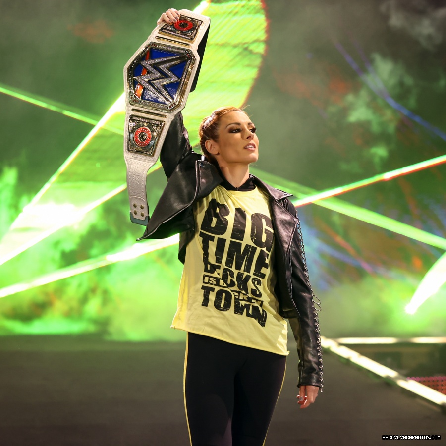 WWEDeutschland-1451331921691226114-20211021_183749-img1.jpg