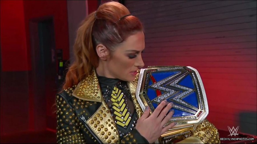 WWE_Friday_Night_SmackDown_2021_10_22_720p_HDTV_x264-Star_mkv_002884720.jpg