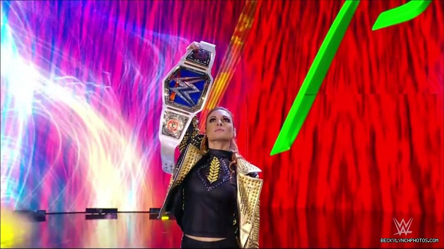 WWE_Friday_Night_SmackDown_2021_10_22_720p_HDTV_x264-Star_mkv_004638672.jpg