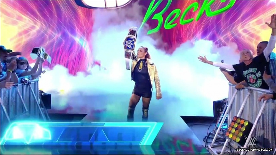 WWE_Friday_Night_SmackDown_2021_10_22_720p_HDTV_x264-Star_mkv_004642276.jpg
