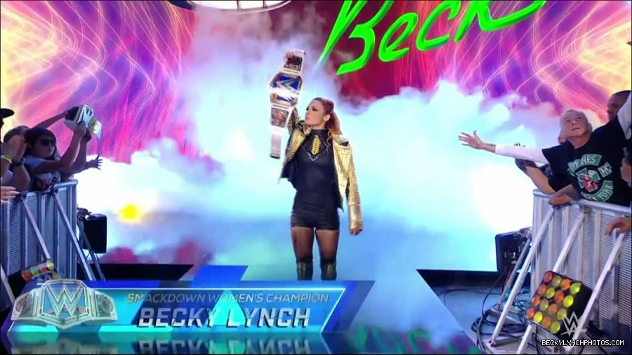 WWE_Friday_Night_SmackDown_2021_10_22_720p_HDTV_x264-Star_mkv_004642676.jpg